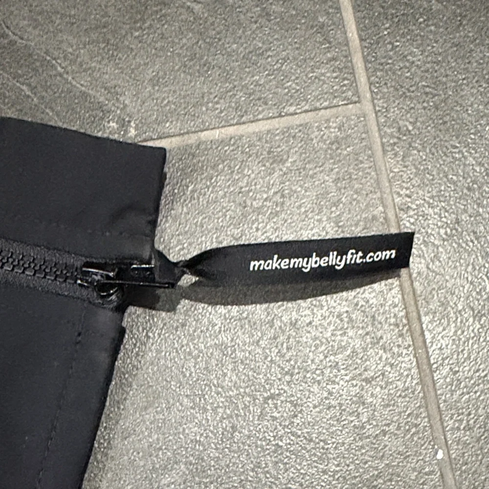 Make My Belly Fit Universal Jacket Extender (Maternity / Babywearing) - Picture 2 of 5